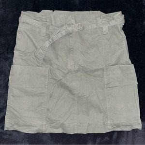 Paper bag waist tie skirt.